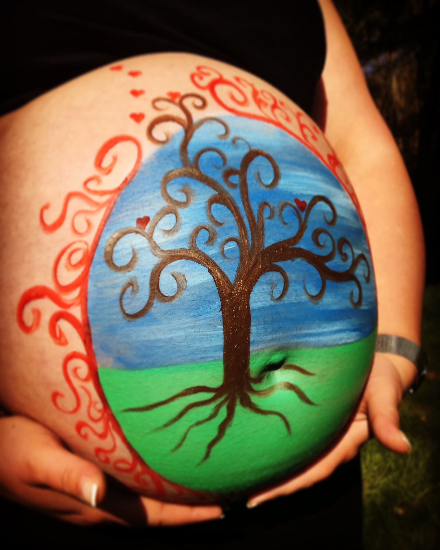 Belly painting avec une doula